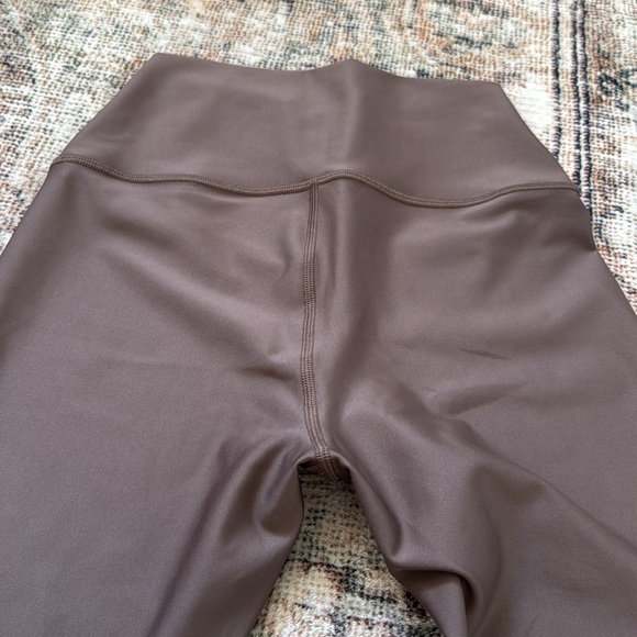 Alo airlift leggings in hot cocoa full length - Picture 4 of 5